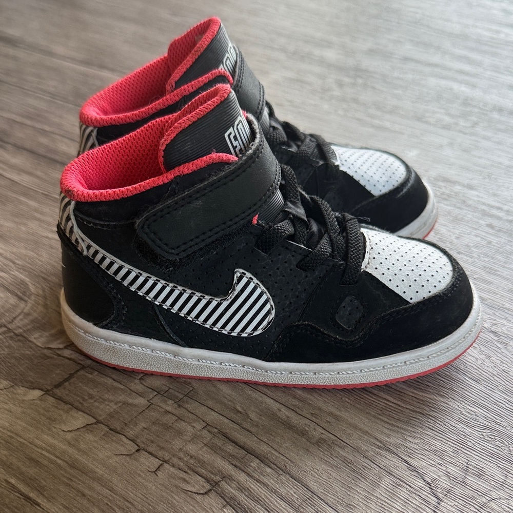 Kids Nike Force Sneaker